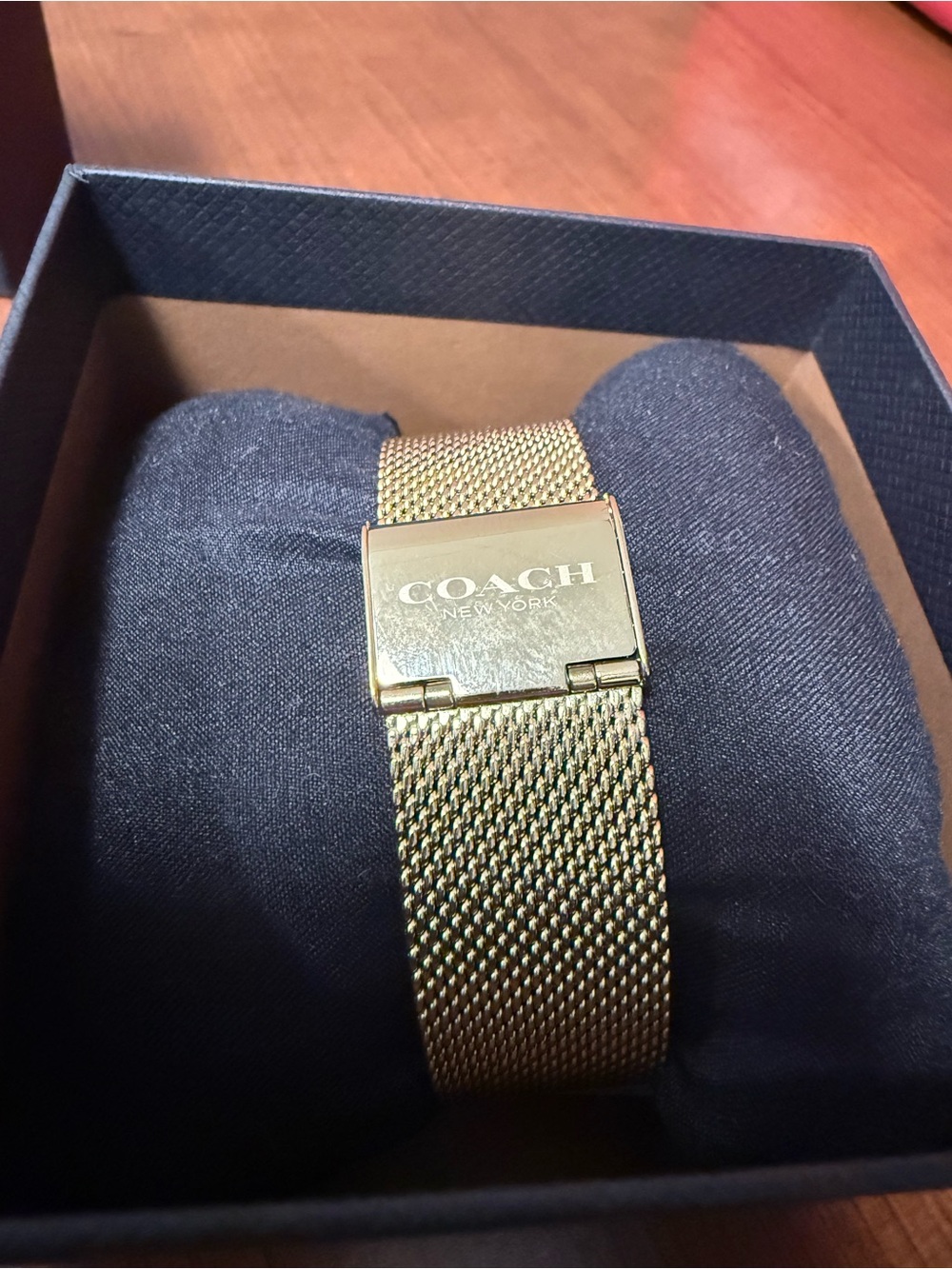 Coach Gold-Tone watch new in box - Picture 9 of 9